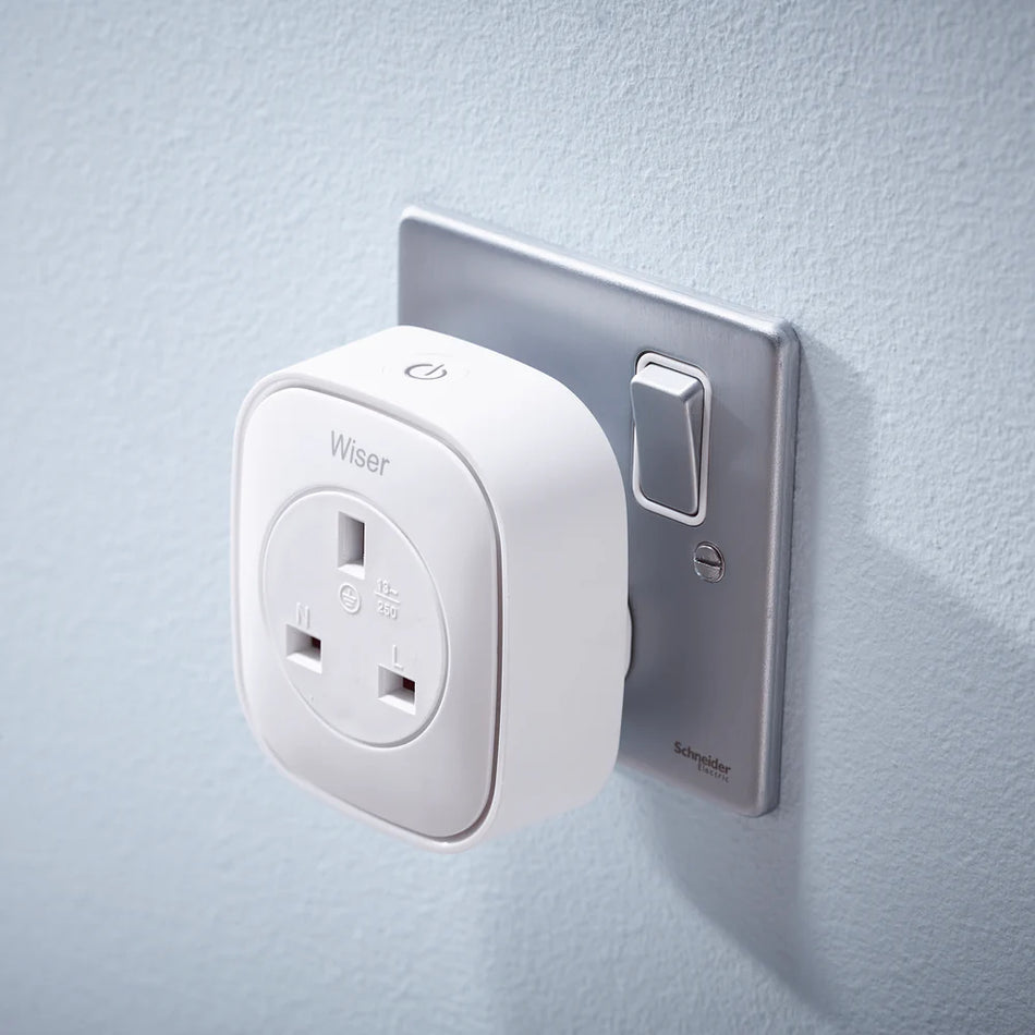 Drayton Wiser Smart Plug WB704H1A0902 | ZigBee Range Extender | App & Voice Control | Requires Wiser Hub