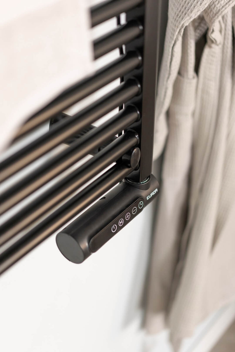 Eurom Sani-Towel 500 Black Electric Bathroom Radiator – Stylish and Efficient Towel Warmer with Timer and Safety Features